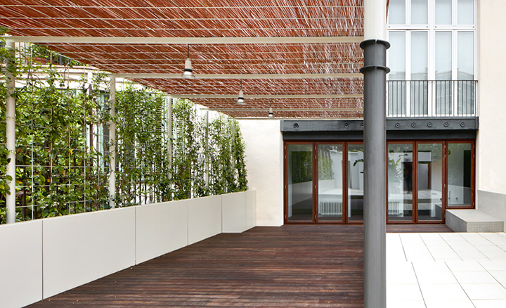 Jardineria de De Buena Planta para una reforma de una vivienda en la calle Valencia de Barcelona con Arquitectura-G